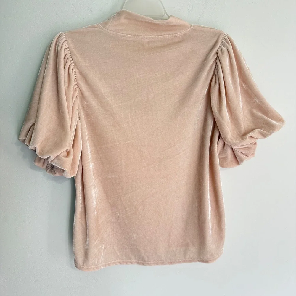 A30 Free People Blush Pink Velvet Mock Neck Puff Sleeve Pleated Top‎ Size Medium